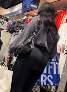 THICK WHITE GIRL SHOPPING