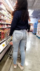 Latina babe grocery shopping in tight jeans with a nice ass