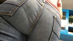 Girl with a nice ass in tight jeans and vpl up close