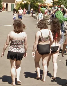 Waterpark MILFs 2