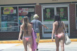 Various sexy Florida beach and bikini girls