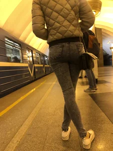 Sexy Butt And Thin Legs in Tight Jeans in Subway Creepshots Gallery
