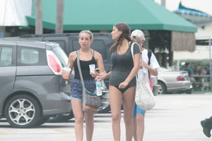 Candid Florida beach and bikini girls