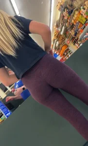 You may recognize this blonde milf !