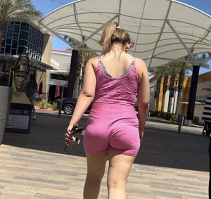 Very jiggly blonde in pink shorts (OC)