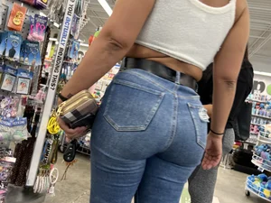 Brazilian gostosa in tight jeans (oc)