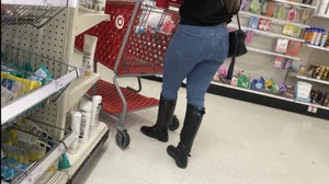 Caught another oblivious girl