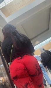 Massive PAWG ass in red leggings
