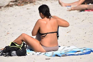 Thick mature brunette bikini lady on the beach with a nice body