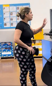 Big Booty Latina in leggings