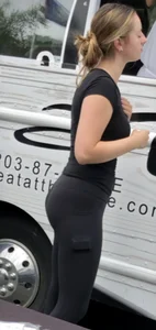 Food truck babe - toned body - OC