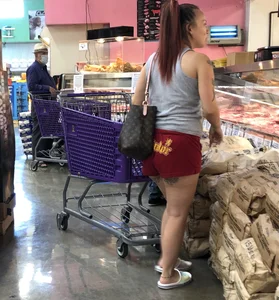 Latina with big booty in red shorts doesn't care about Rona
