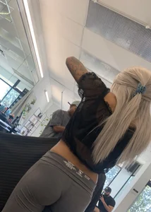 Asian hairdresser with vtl