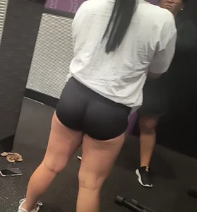 2 latinas working out their bubbles