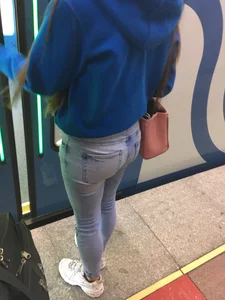 Girl with Hot Ass Tight Jeans Subway Creepshot