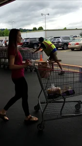 Skinny brunette shopping in leggings (VPL)
