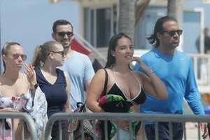 Deerfield Beach girls in bikinis