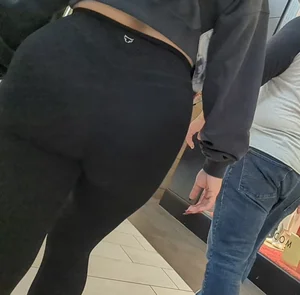 A few hot ladies at mall (OC)