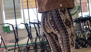 Tight orange haired Latina Milf w/ flare leggings (:peach:booty & tits🤤)