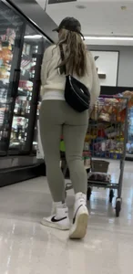 Dancing hot af milf