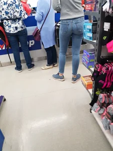 Sexy Russian babe with a great ass in tight jeans