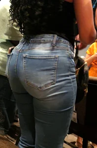 Ebony college girl with perfect bubble ass in jeans