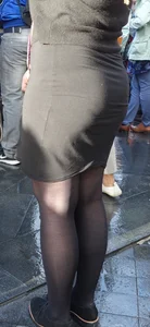 Thick booty in a tight skirt with vpl