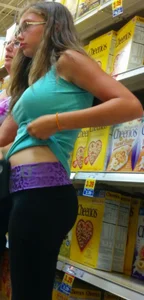 Teen pulling up her T-shirt at the supermarket creepshots