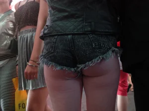 Girl in NYC showing her ass cheeks in denim shorts