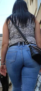 Milf in Tight Jeans n❤️