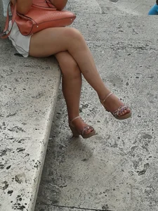Candid girls in public showing nice legs and feet