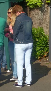 New street milfs in tight jeans