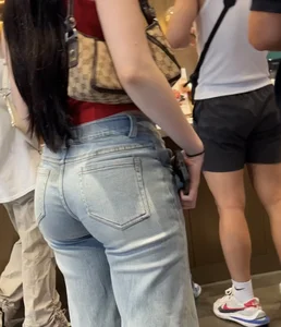 ASIAN INSTA BADDIE in tight jeans!