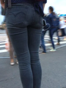 Nice Booty in Tight Jeans at a Bus Stop Creepshots Gallery
