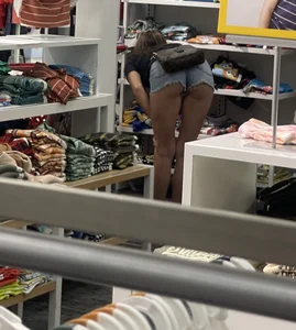 Supermarket milf in jean mini shorts bendovers creepshots
