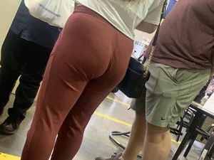 Big booty older lady in tight sweats
