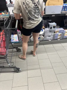 Milf in black biker shorts and flip flops