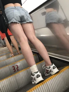 Tall Candid Teen Girl in Denim Shorts and a Top With an Injured Knee Subway and Street Creepshots - Hot and Muscular Long Legs