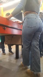 Latina big buttocks/perras nalgotas en jeans [oc]
