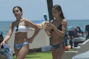 Florida beach and bikini girls