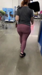 Pink leggings Latina milf