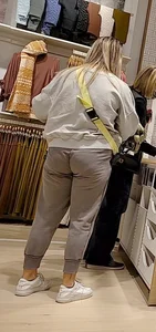 Teen booty in joggers