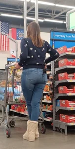 Cute milf, Nice ass in jeans! (OC)