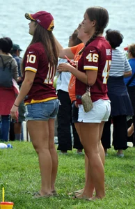 3 Washington friends in short shorts