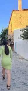 Street Candid Girl in a Short Green Dress With a Bubble Butt Creepshots