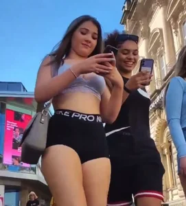 Ass hanging out of Nike Pros [Non-OC]