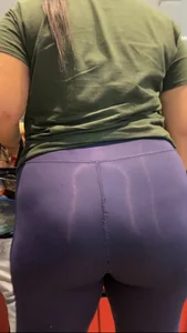 Thick Latina has big ass in leggings