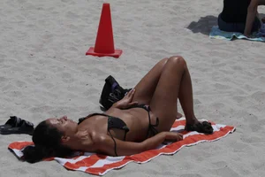 Candid Florida beach and bikini girls