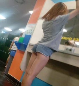 Cute Candid Chick With Sexy Booty and Legs in Denim Mini Shorts and Slippers Creepshots