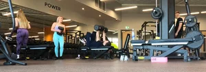 Gym blonde in turquoise leggings notices me and doesn’t mind, even moves in front of me later for some close-ups